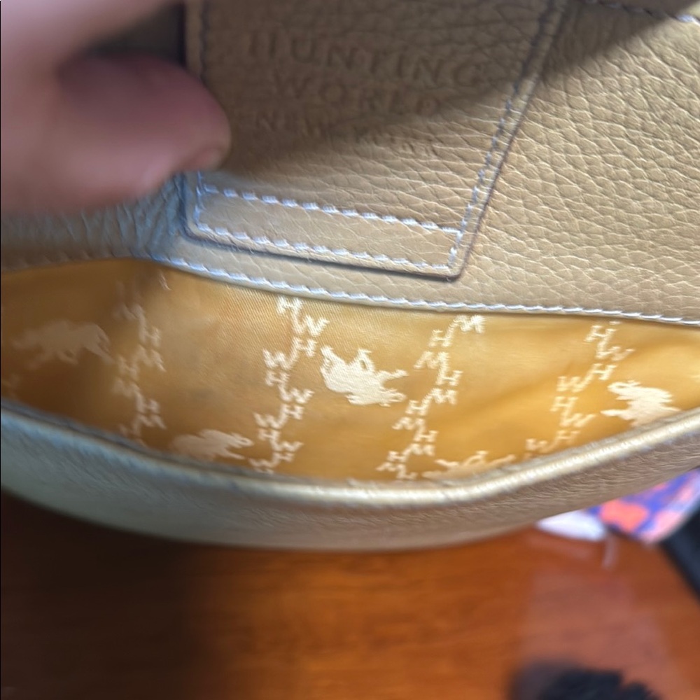 Hunting World Tan Leather Shoulder Bag - Picture 9 of 12